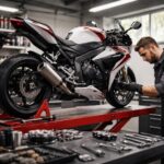 découvrez le coût réel de l'entretien annuel d'une moto professionnelle, incluant les services indispensables pour garantir performance et sécurité.