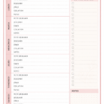 Femme préparant un plan de repas hebdomadaire avec des aliments frais