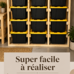 Rangement à sacs DIY en bois avec plusieurs compartiments dans un intérieur moderne.