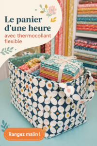 Un joli panier en Flex-Foam sur une table, transformant l'espace avec style.