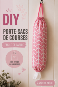 Porte-sac DIY en tissu suspendu dans une cuisine chaleureuse.