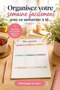 Un semainier élégant sur un bureau bien organisé, reflétant une ambiance chaleureuse.