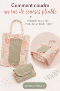 Sac de courses pliable en tissu coloré sur une table, montrant sa fonctionnalité réutilisable.