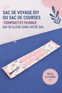 Photo d'un sac de voyage pliable posé sur une table en couture, prêt à être utilisé.