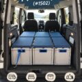 Ford Connect Minicamper garé en pleine nature, prêt pour l'aventure
