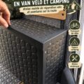 VW Caddy aménagé en van à vélo avec équipements bien rangés
