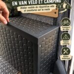 VW Caddy aménagé en van à vélo avec équipements bien rangés