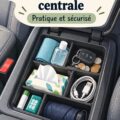 Console de voiture organisée avec des accessoires pratiques pour le rangement.